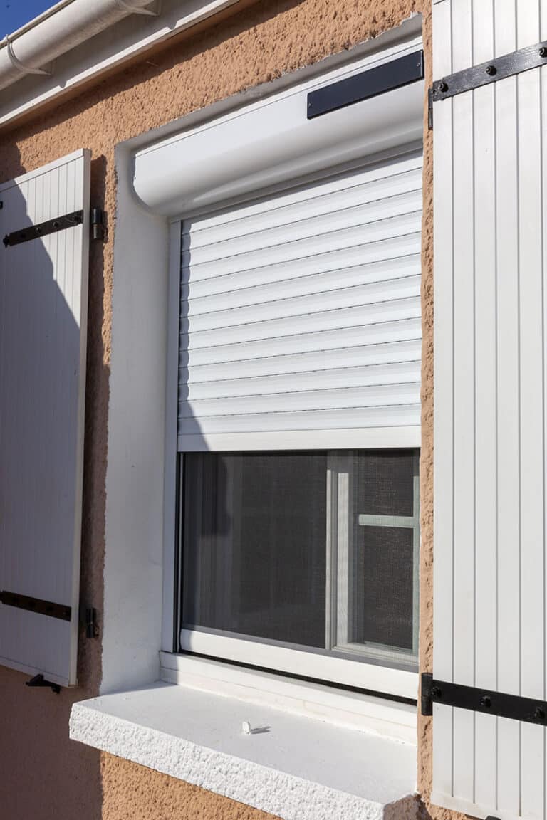 Solaire avec moustiquaire intégrée